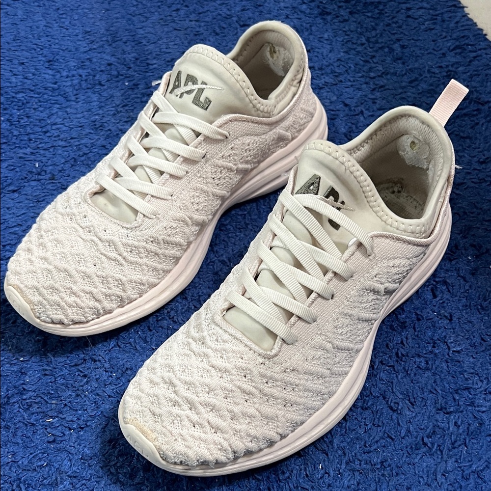 APL Women's Blush 9 Athletic Shoes